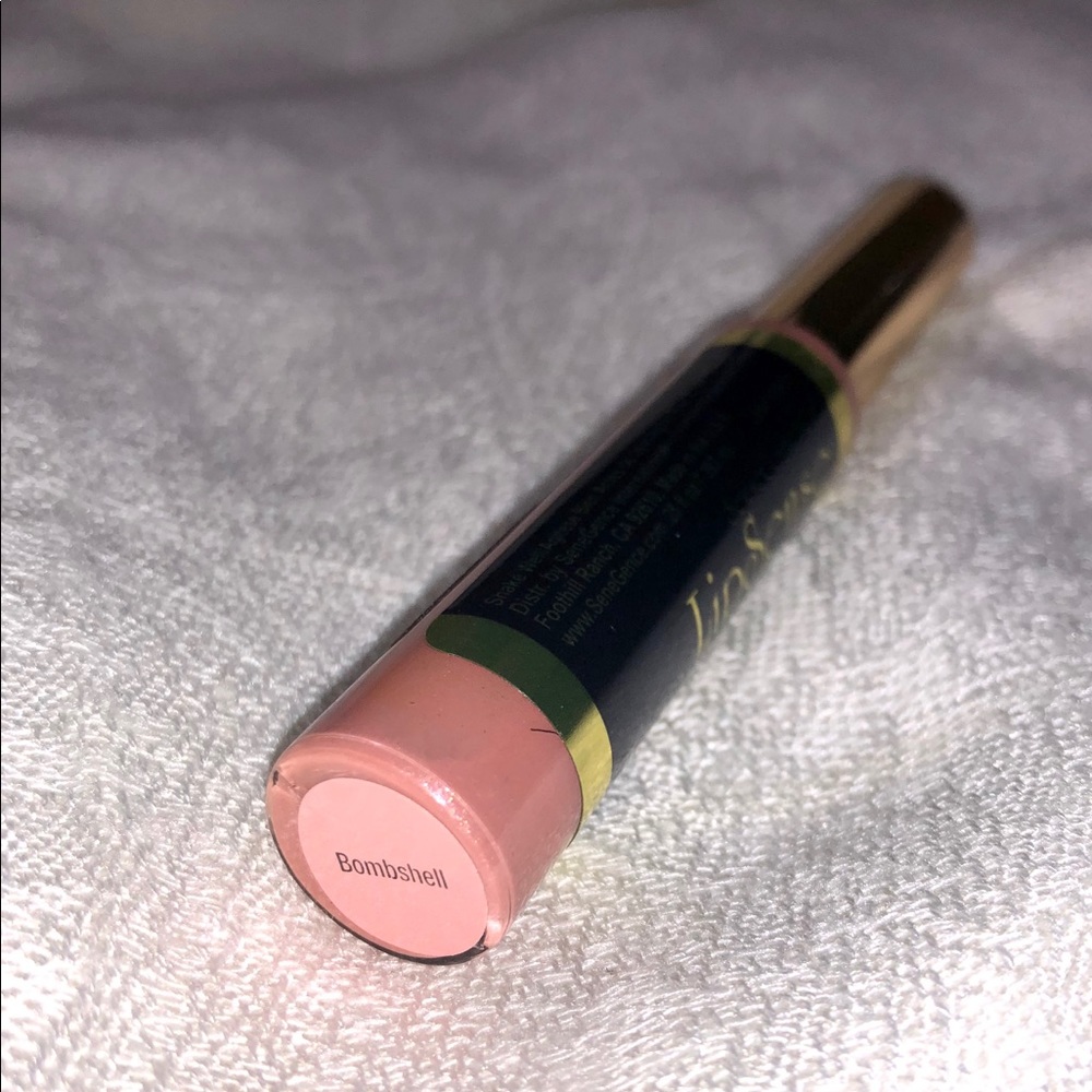 LipSense Bombshell - Picture 2 of 4